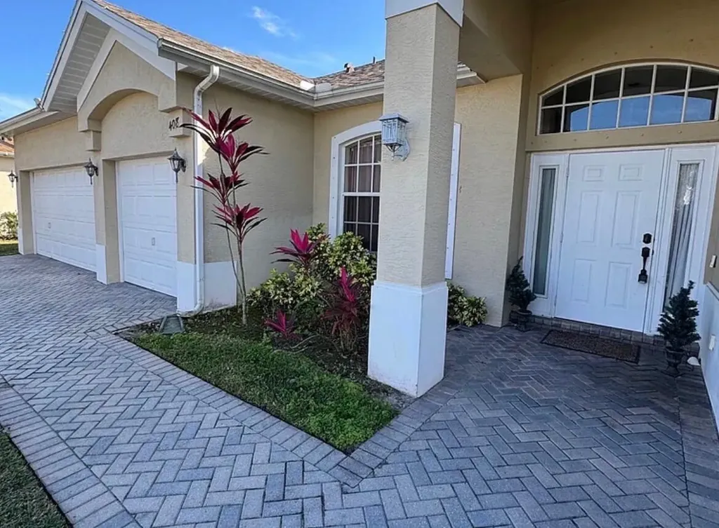 408 N Key Lime Square Square SW Vero Beach FL 32968