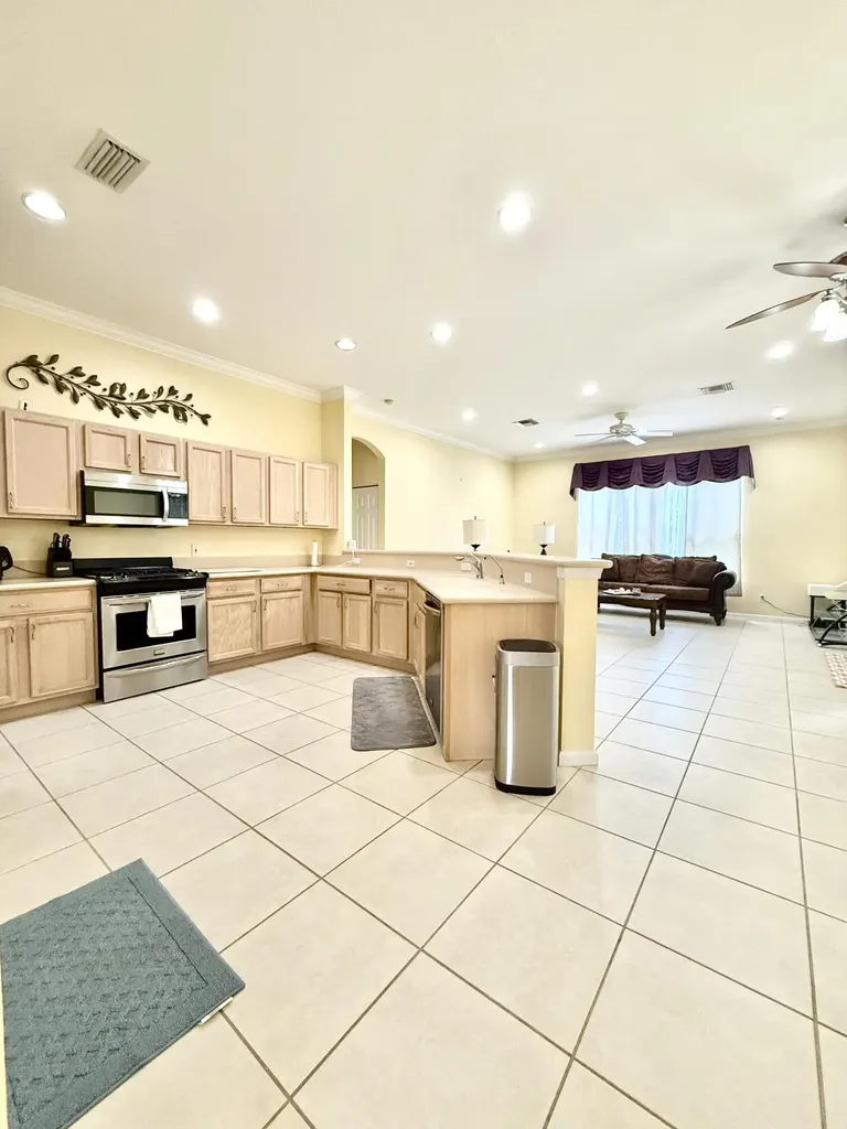 408 N Key Lime Square Square SW Vero Beach FL 32968