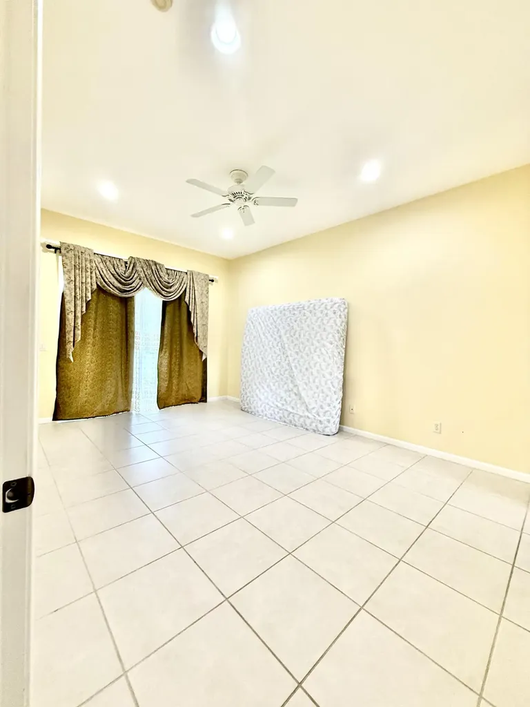 408 N Key Lime Square Square SW Vero Beach FL 32968
