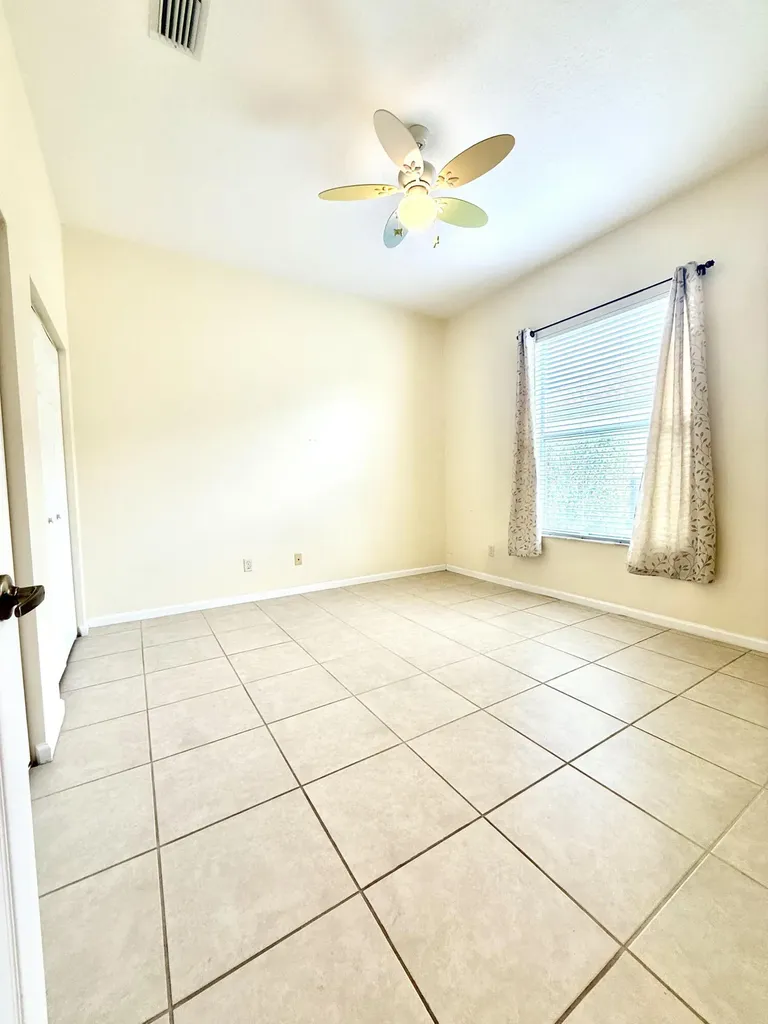 408 N Key Lime Square Square SW Vero Beach FL 32968