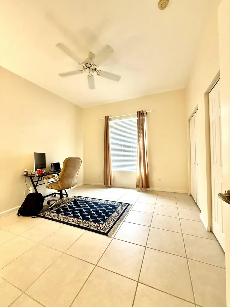 408 N Key Lime Square Square SW Vero Beach FL 32968