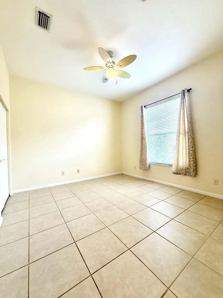 408 N Key Lime Square Square SW Vero Beach FL 32968
