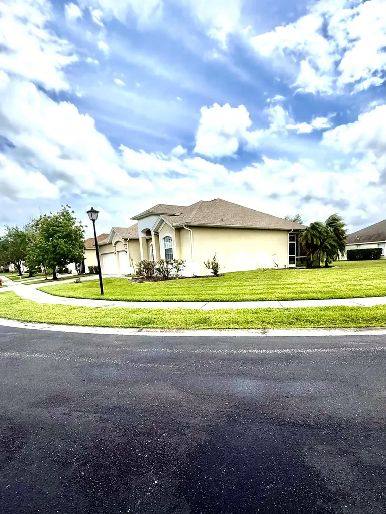 408 N Key Lime Square Square SW Vero Beach FL 32968