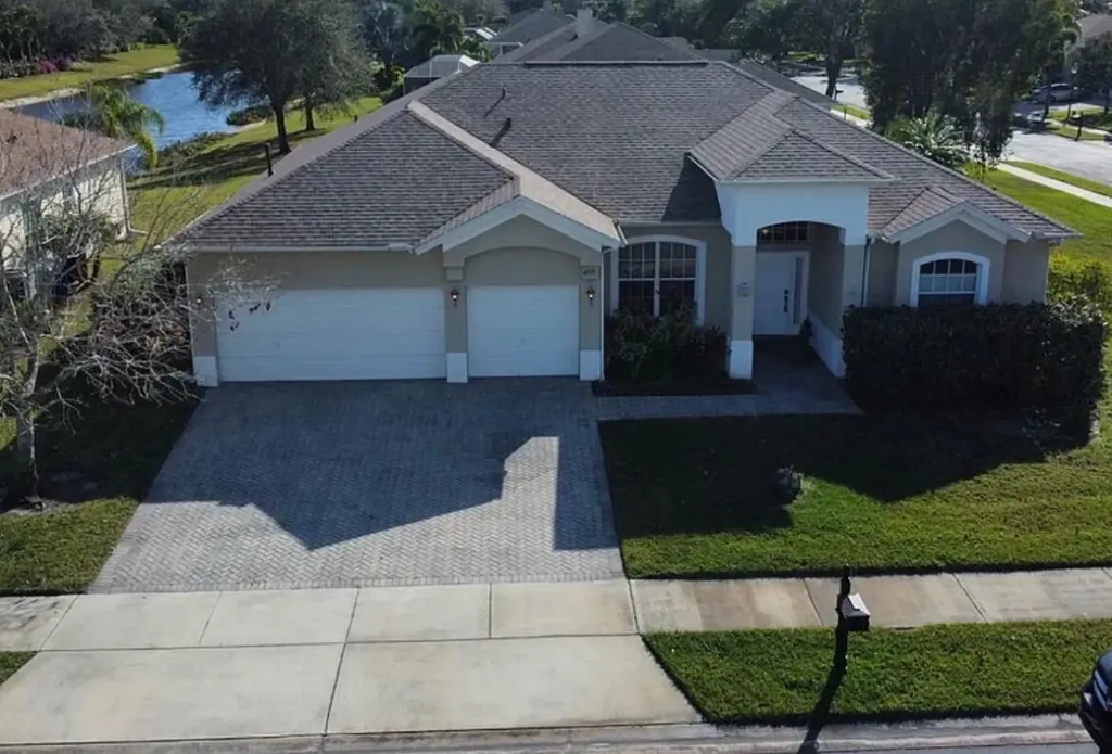 408 N Key Lime Square Square SW Vero Beach FL 32968