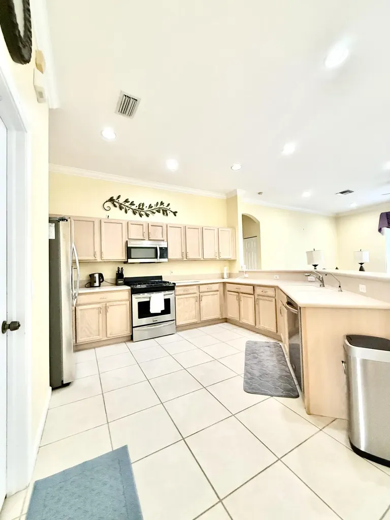 408 N Key Lime Square Square SW Vero Beach FL 32968
