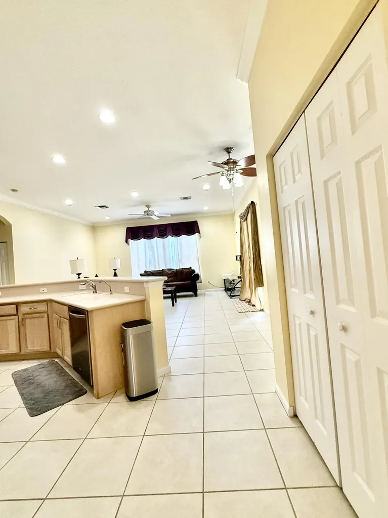 408 N Key Lime Square Square SW Vero Beach FL 32968