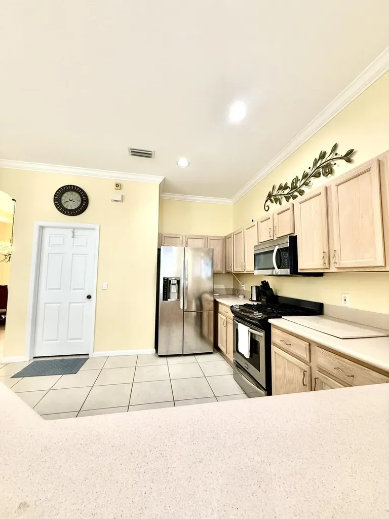 408 N Key Lime Square Square SW Vero Beach FL 32968