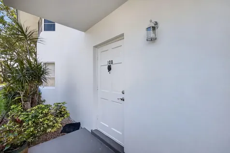 6 Garden Street E Tequesta FL 33469