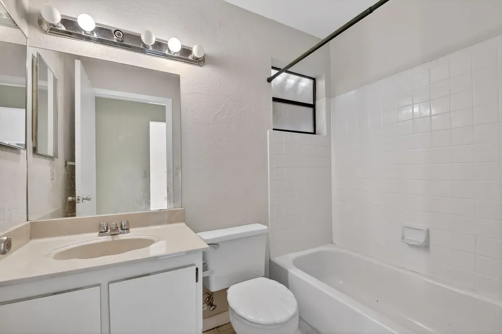 9 Corrie Place Boynton Beach FL 33426