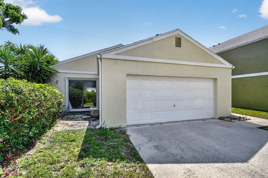 9 Corrie Place Boynton Beach FL 33426