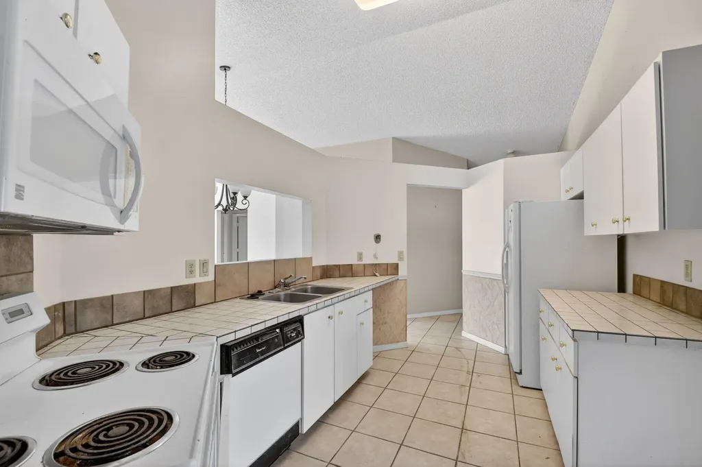 9 Corrie Place Boynton Beach FL 33426