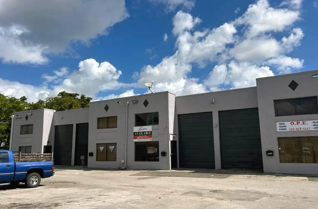1750 W 39th Place Hialeah FL 33012