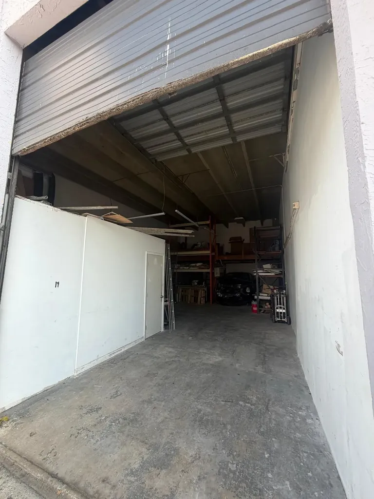 1750 W 39th Place Hialeah FL 33012