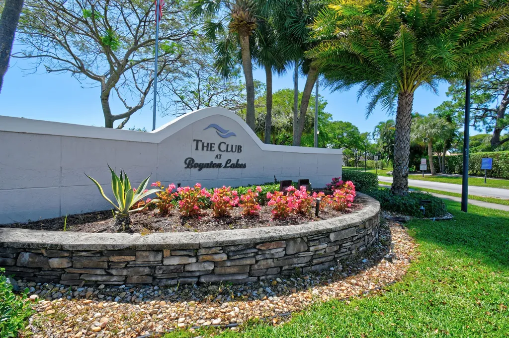 4 Knightsbridge Lane Boynton Beach FL 33426