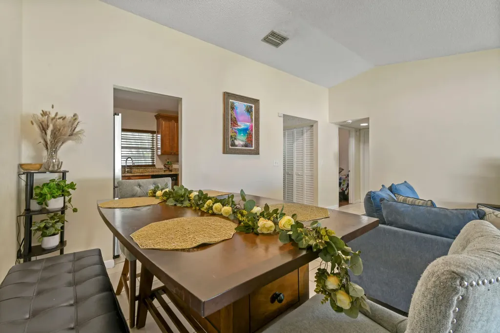 4 Knightsbridge Lane Boynton Beach FL 33426