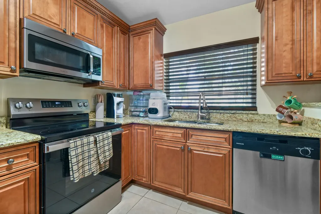 4 Knightsbridge Lane Boynton Beach FL 33426