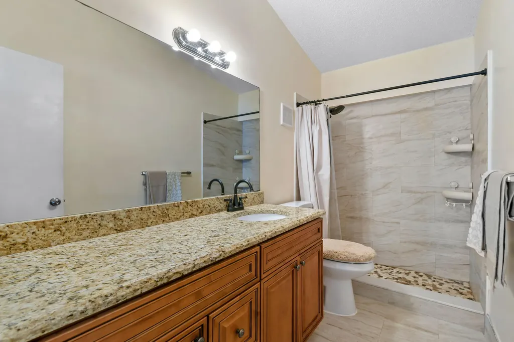 4 Knightsbridge Lane Boynton Beach FL 33426
