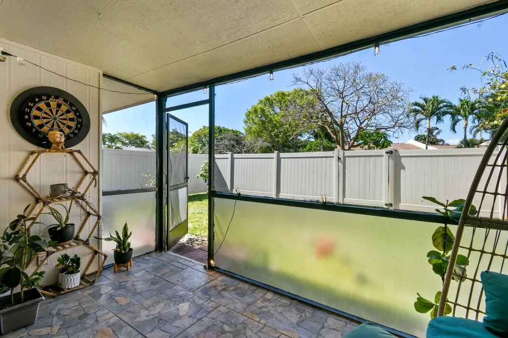 4 Knightsbridge Lane Boynton Beach FL 33426