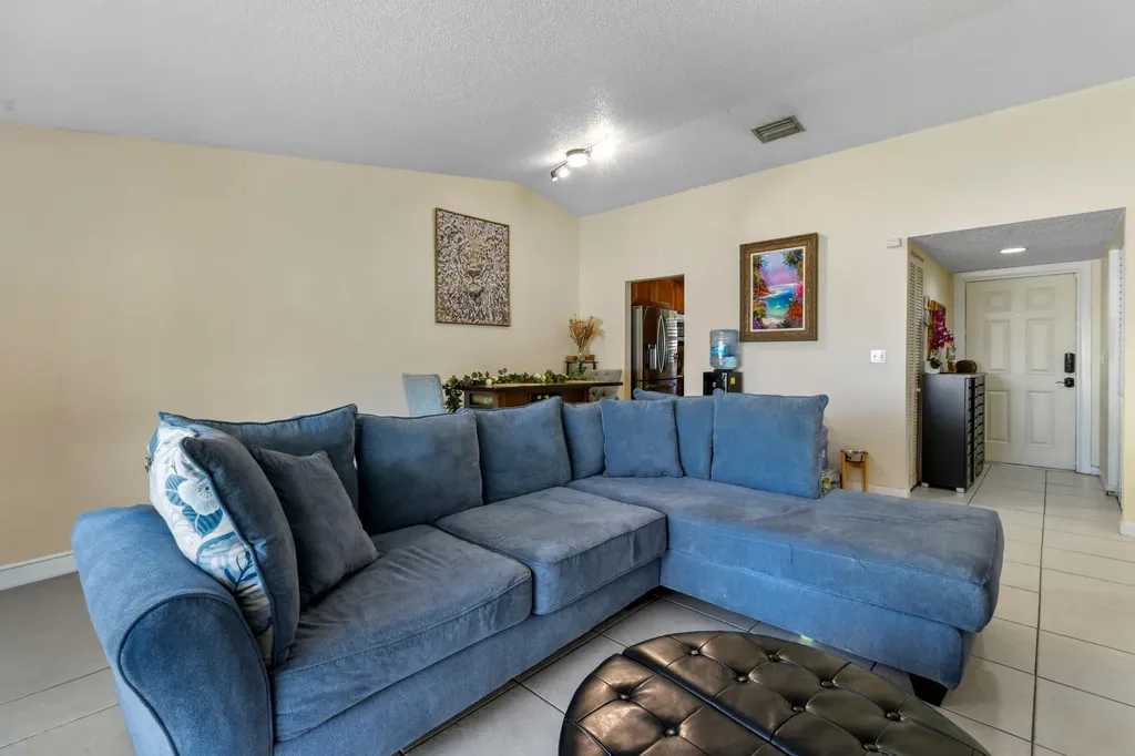 4 Knightsbridge Lane Boynton Beach FL 33426