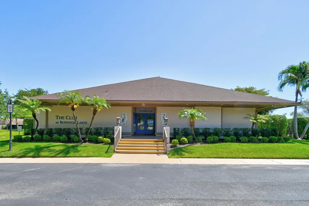4 Knightsbridge Lane Boynton Beach FL 33426