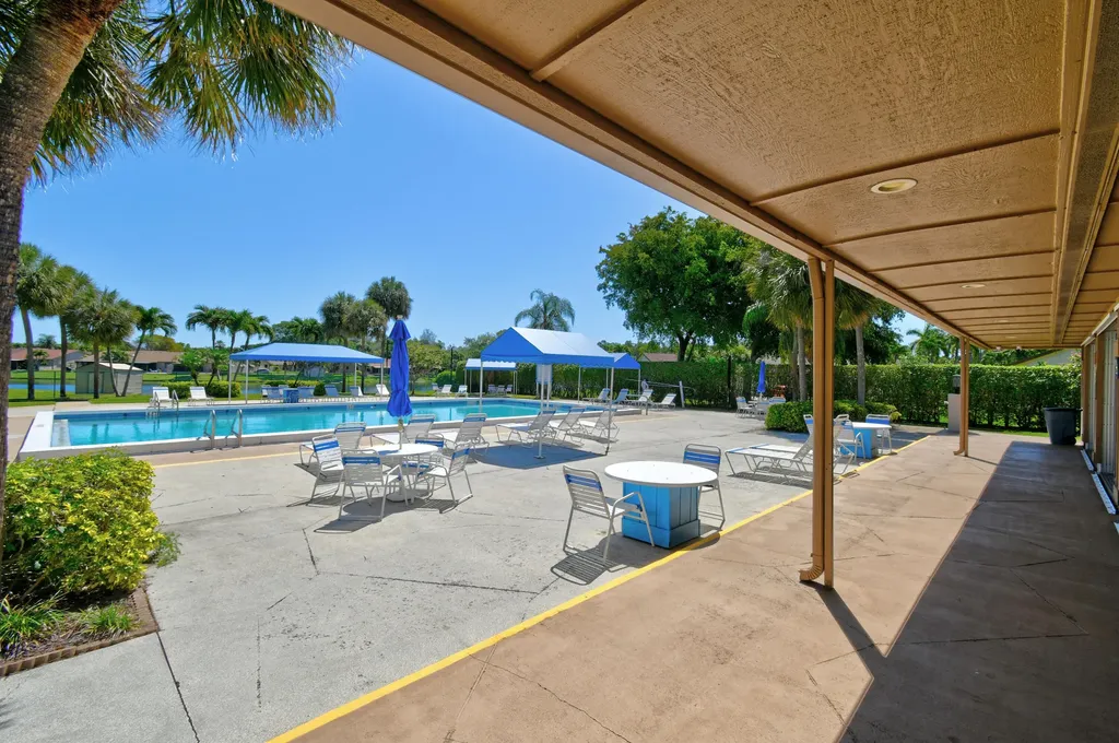 4 Knightsbridge Lane Boynton Beach FL 33426