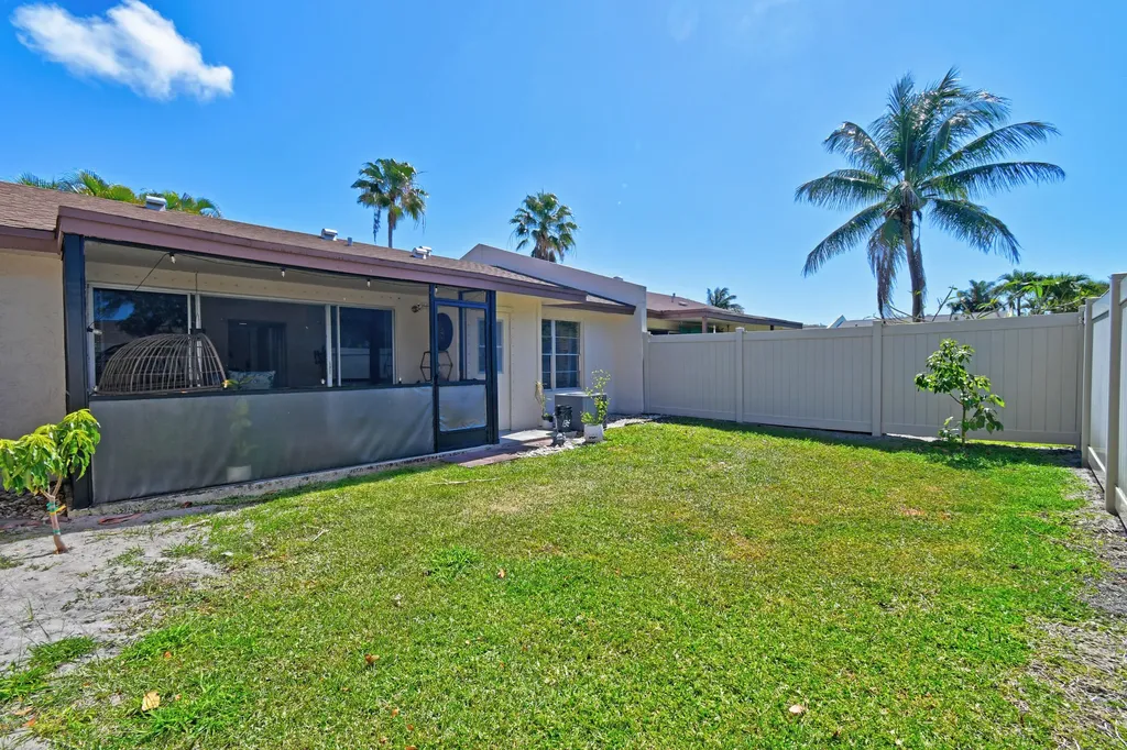 4 Knightsbridge Lane Boynton Beach FL 33426
