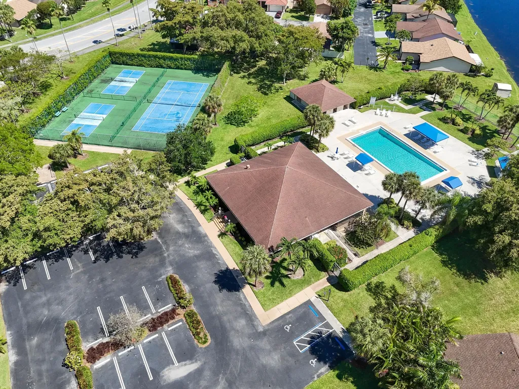 4 Knightsbridge Lane Boynton Beach FL 33426