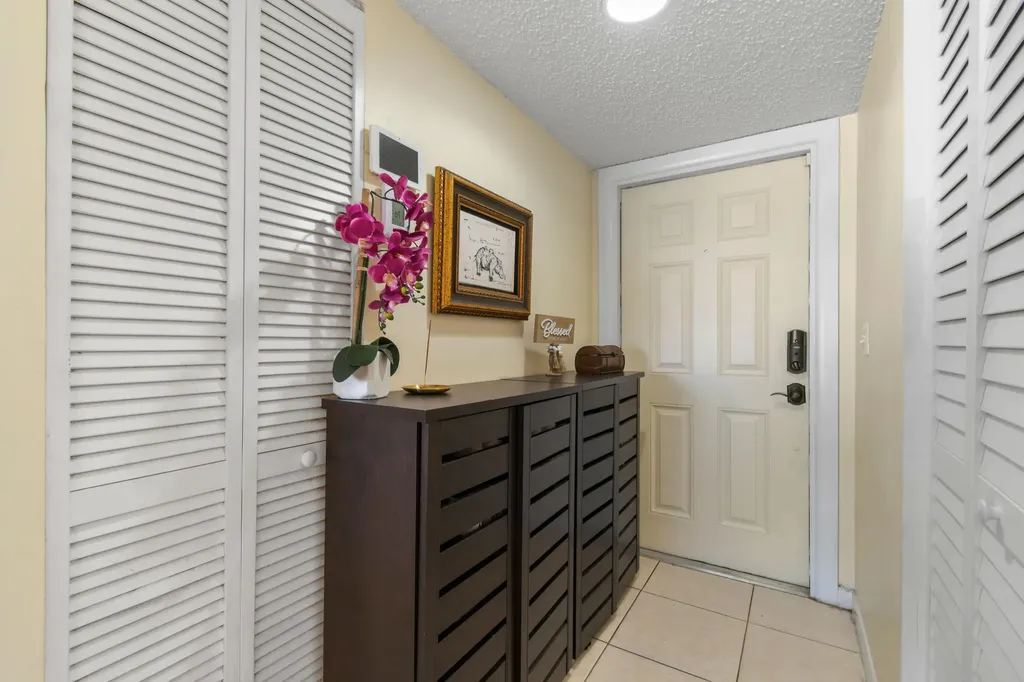 4 Knightsbridge Lane Boynton Beach FL 33426