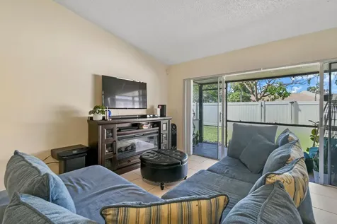 4 Knightsbridge Lane Boynton Beach FL 33426