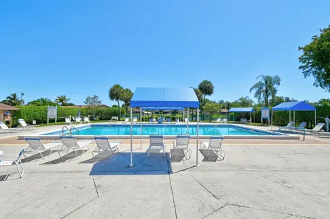 4 Knightsbridge Lane Boynton Beach FL 33426