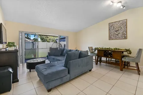 4 Knightsbridge Lane Boynton Beach FL 33426