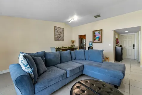4 Knightsbridge Lane Boynton Beach FL 33426