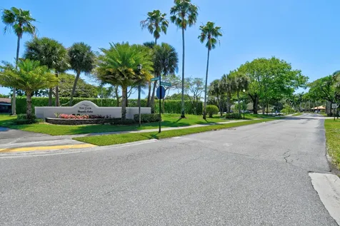 4 Knightsbridge Lane Boynton Beach FL 33426