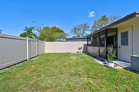 4 Knightsbridge Lane Boynton Beach FL 33426
