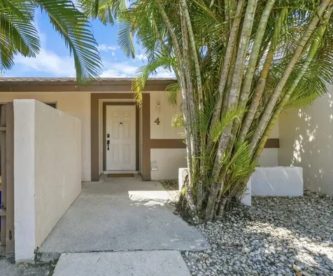 4 Knightsbridge Lane Boynton Beach FL 33426