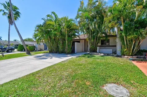 4 Knightsbridge Lane Boynton Beach FL 33426