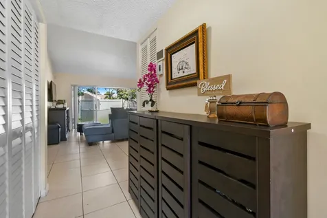 4 Knightsbridge Lane Boynton Beach FL 33426