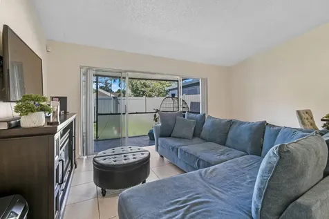 4 Knightsbridge Lane Boynton Beach FL 33426