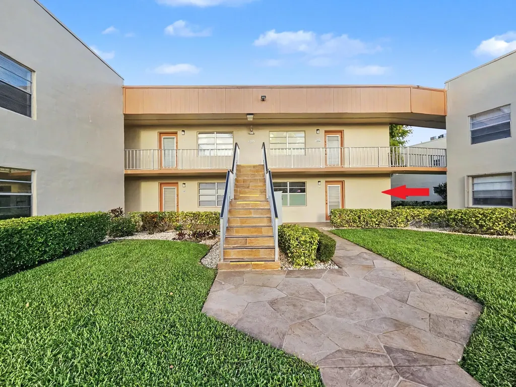 202 Piedmont E Delray Beach FL 33484