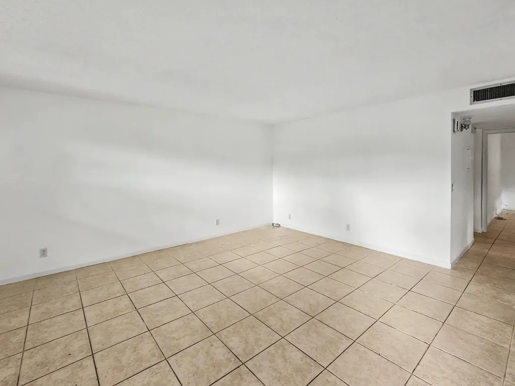 202 Piedmont E Delray Beach FL 33484