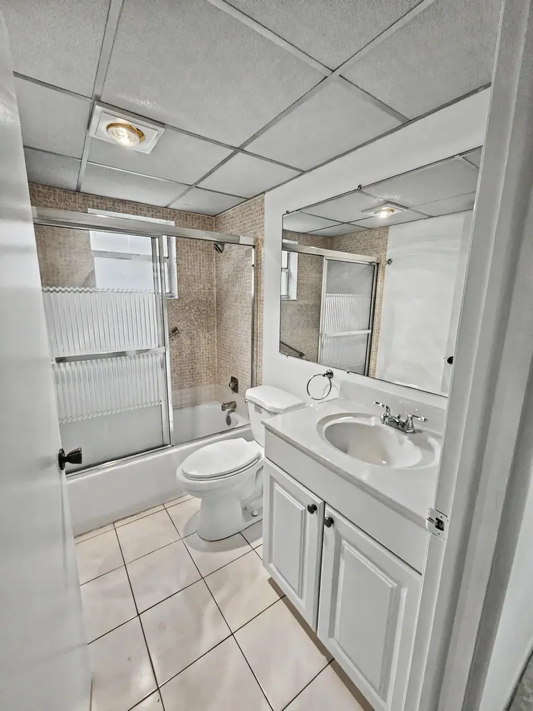 202 Piedmont E Delray Beach FL 33484