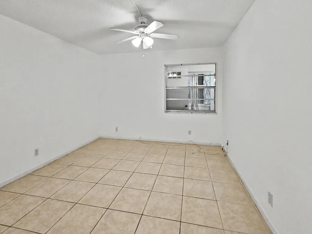 202 Piedmont E Delray Beach FL 33484