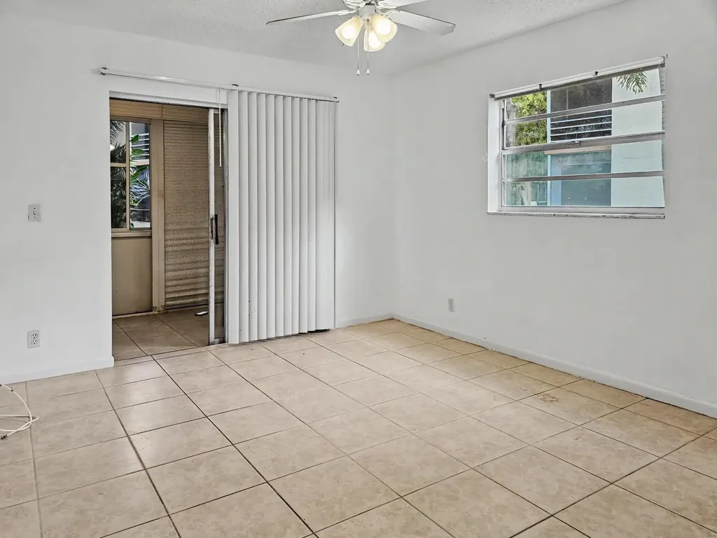 202 Piedmont E Delray Beach FL 33484