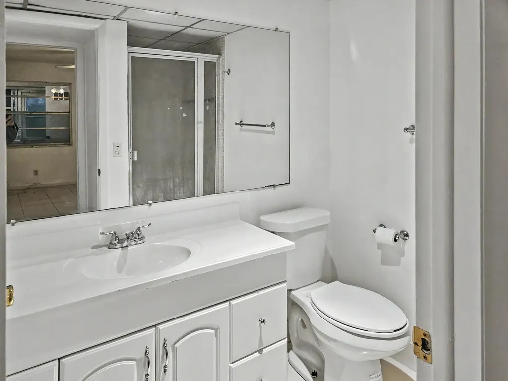 202 Piedmont E Delray Beach FL 33484