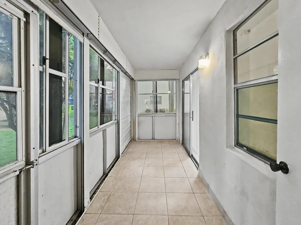 202 Piedmont E Delray Beach FL 33484