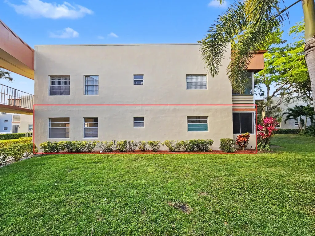 202 Piedmont E Delray Beach FL 33484