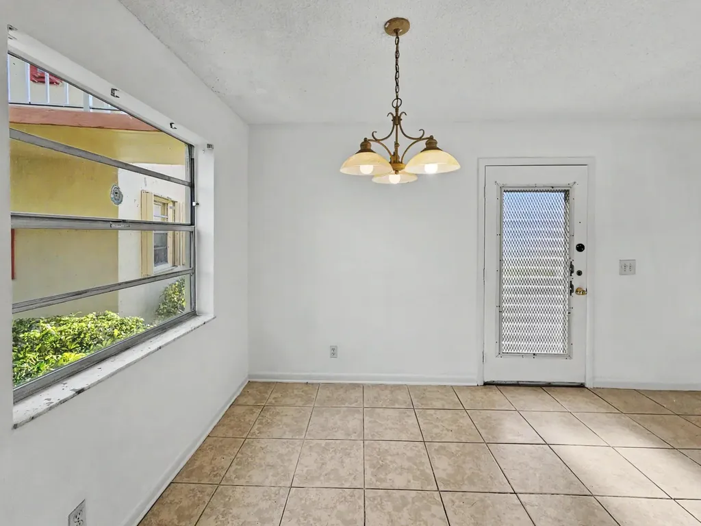 202 Piedmont E Delray Beach FL 33484