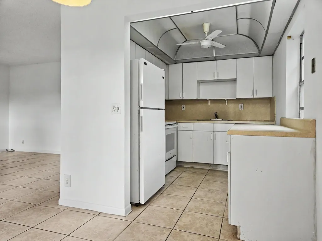 202 Piedmont E Delray Beach FL 33484