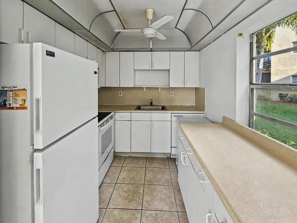 202 Piedmont E Delray Beach FL 33484