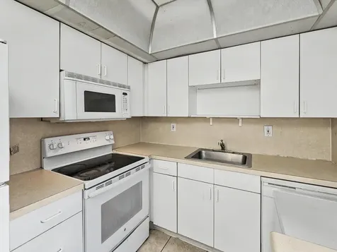202 Piedmont E Delray Beach FL 33484